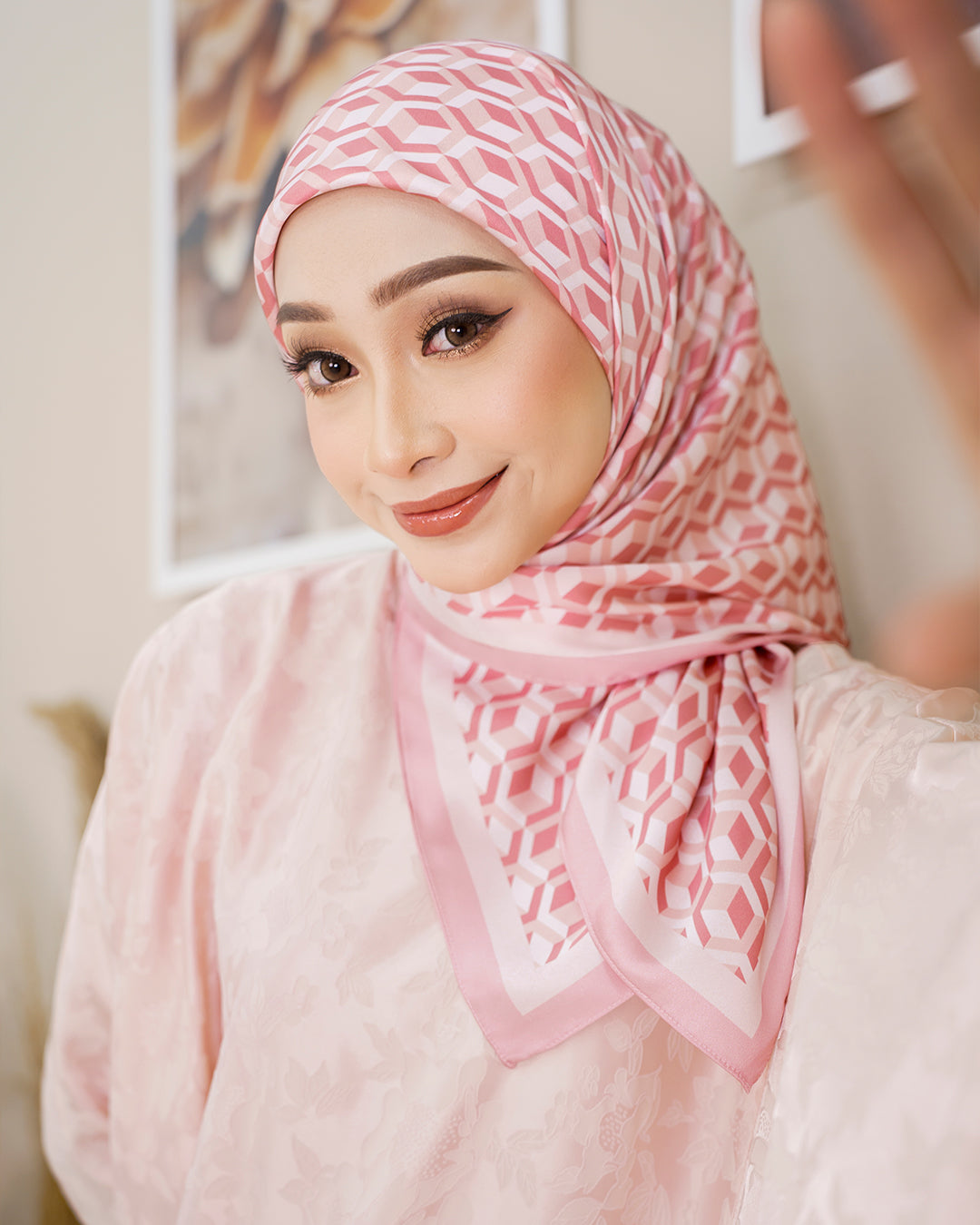 Kyra Satin Printed Square Pink