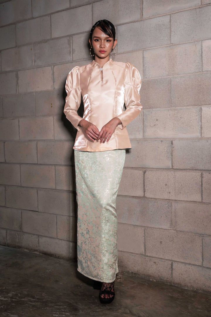 Zeeya Kurung in Peach Pink