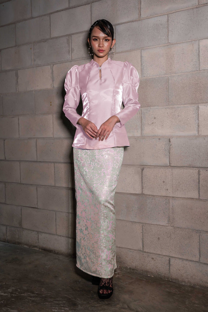 Zeeya Kurung in Ash Pink