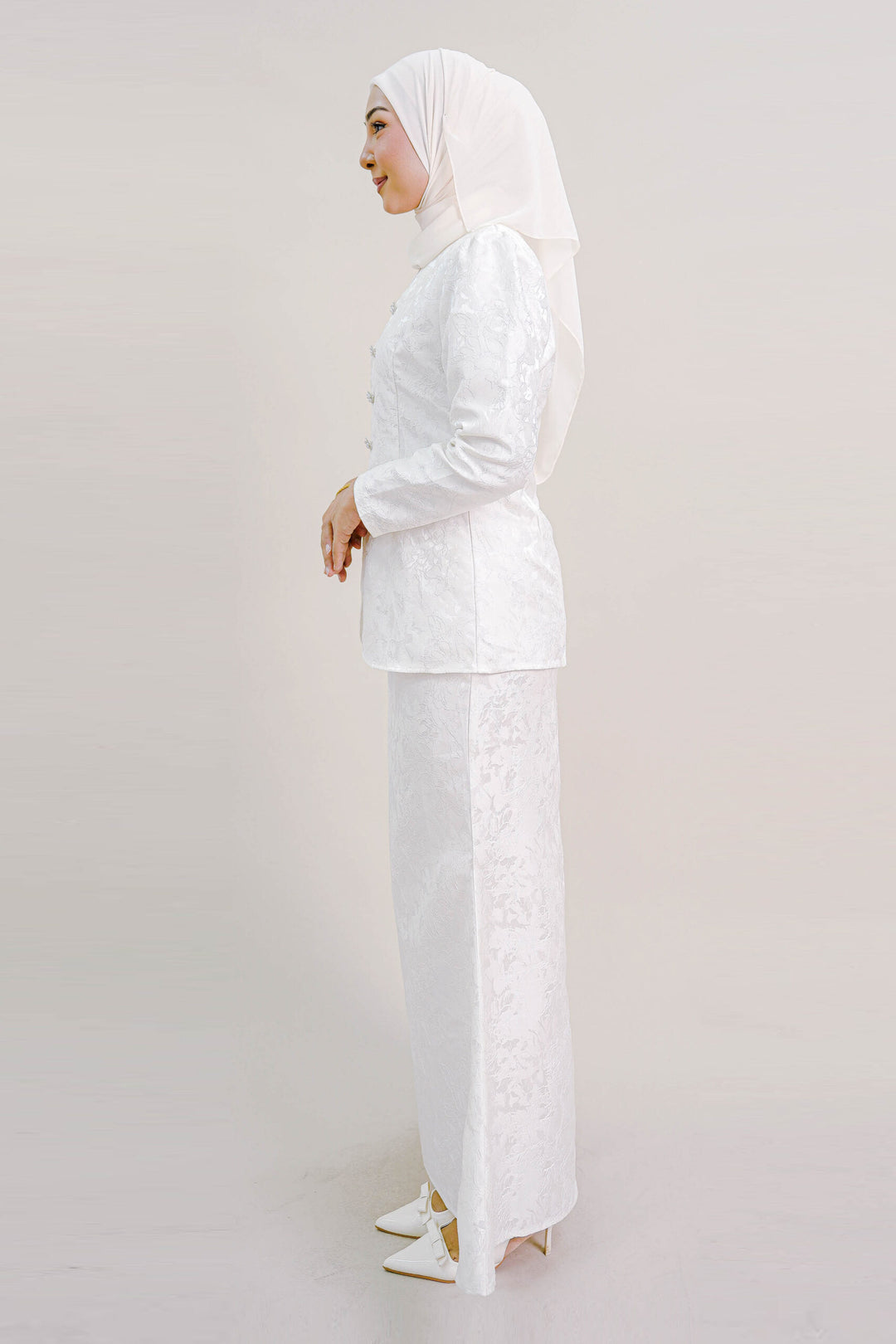 Zenata Kurung in White