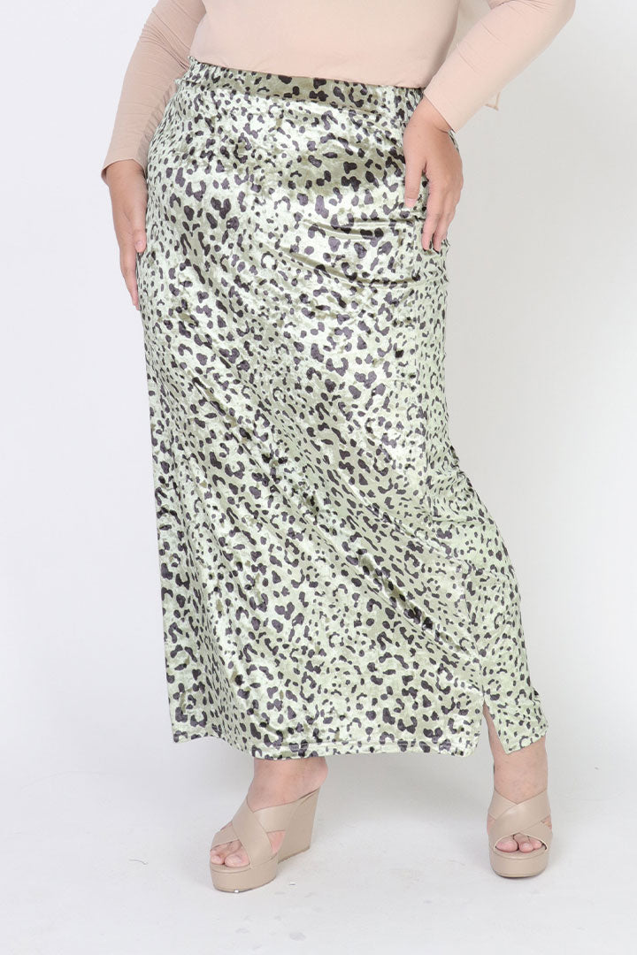 Leopard Velvet Plus Skirt Green
