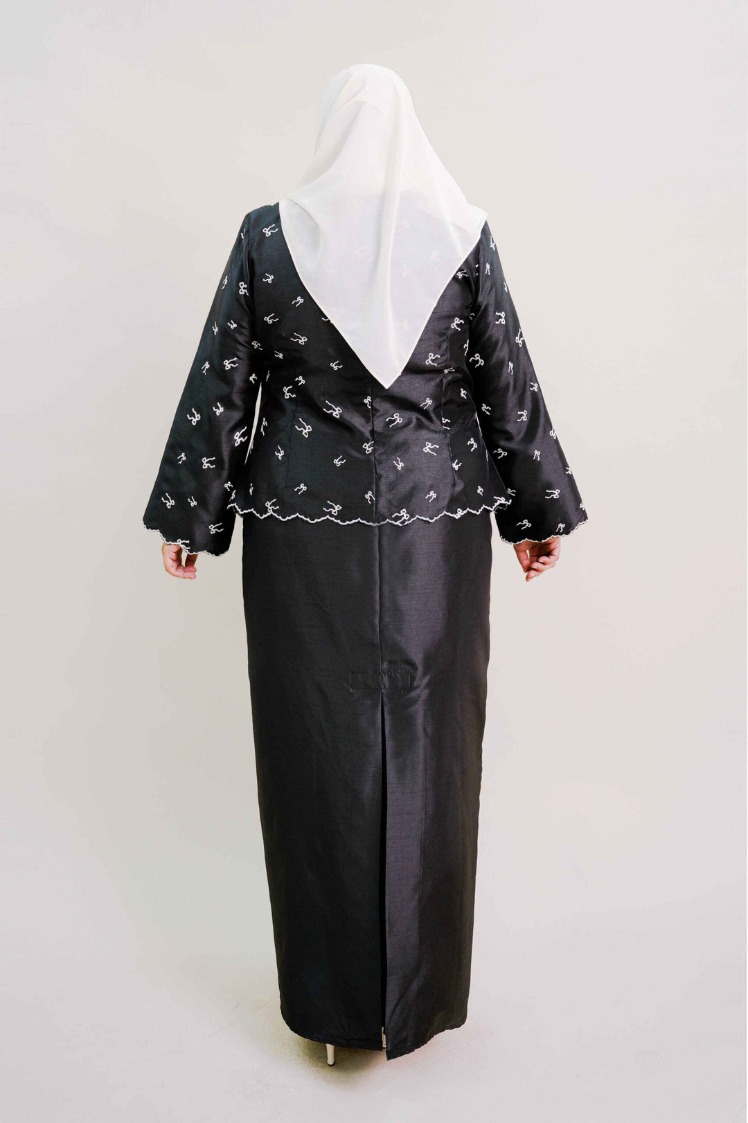 Ilona Plus Size Kebaya Modern in Black