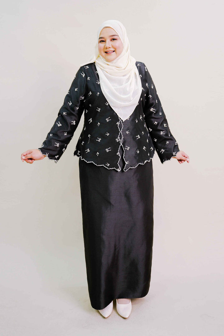 Ilona Plus Size Kebaya Modern in Black