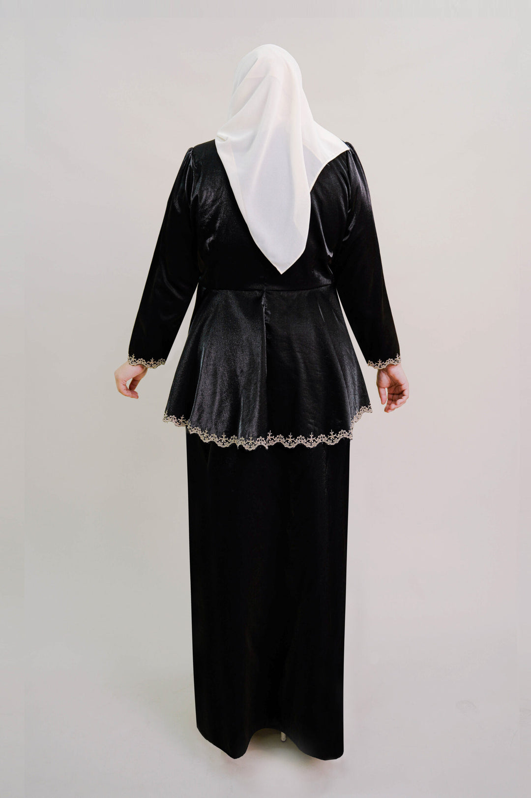 Della Plus Size Kurung in Black