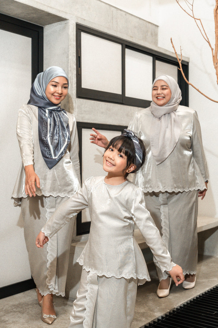 Della Kurung in Silver
