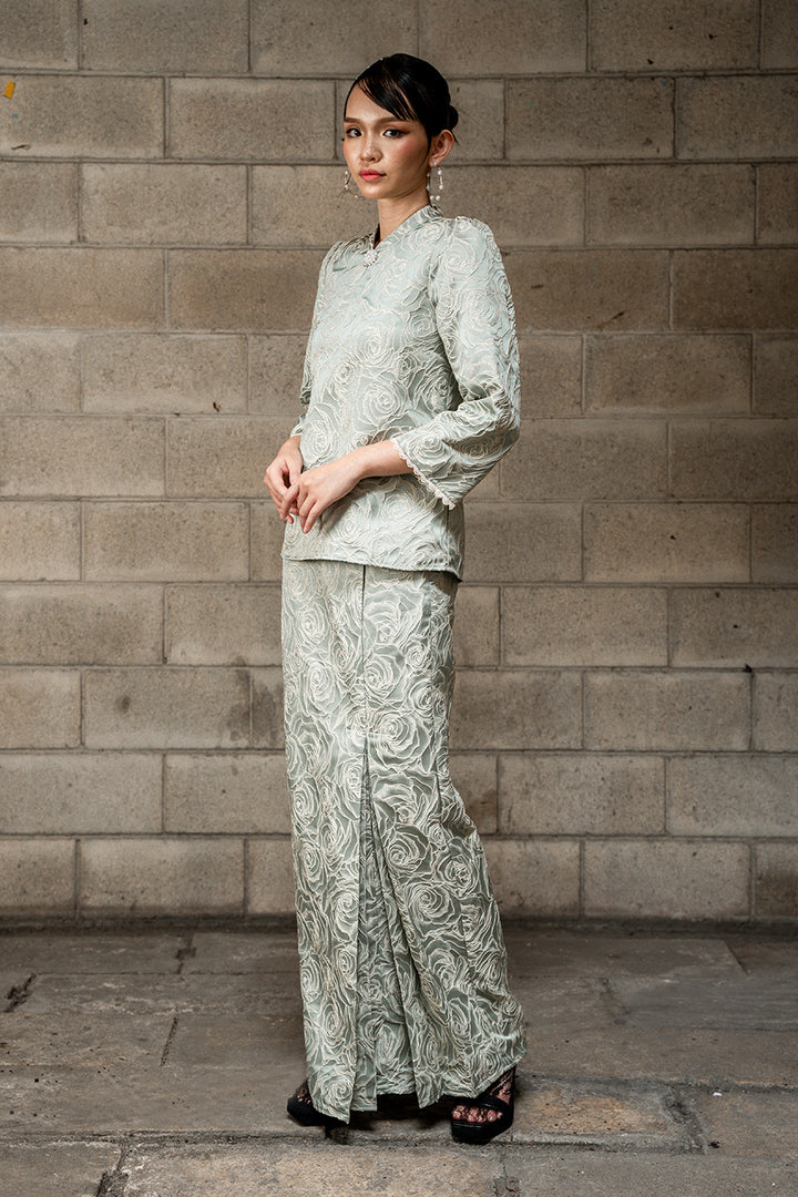 Felline Kurung in Dusty Green