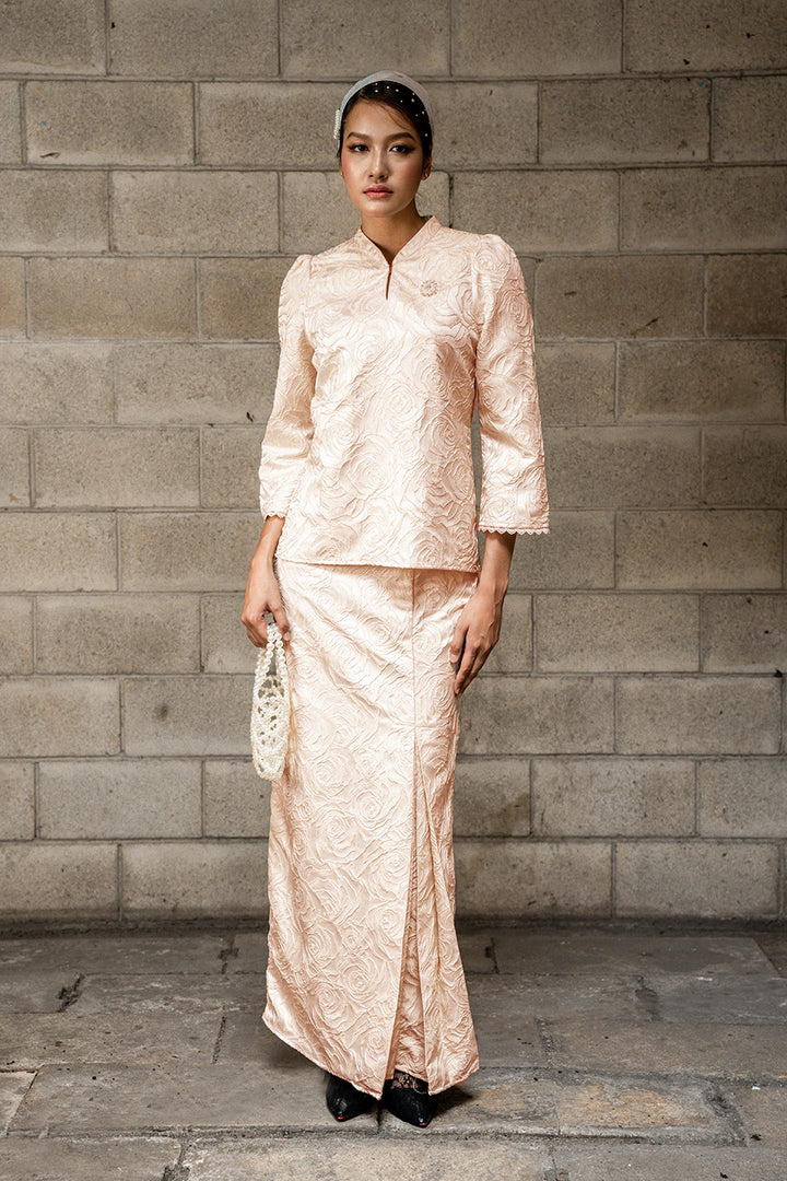 Felline Kurung in Pink