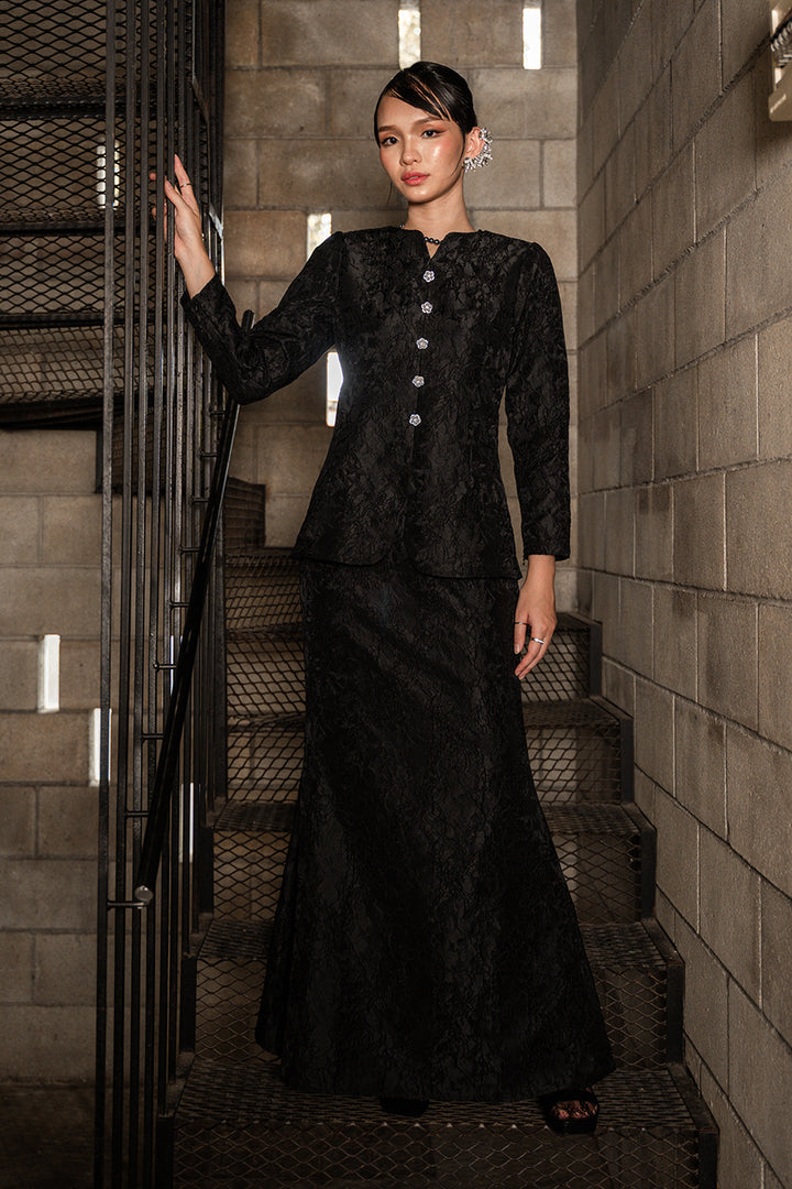 Zenata Kurung in Black