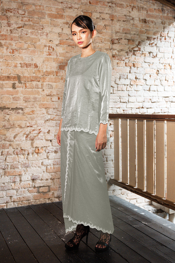 Della Kurung in Silver