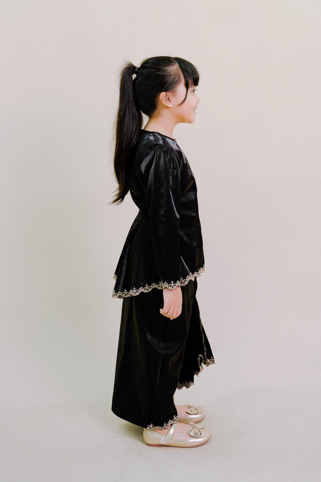 Della Kids Kurung in Black