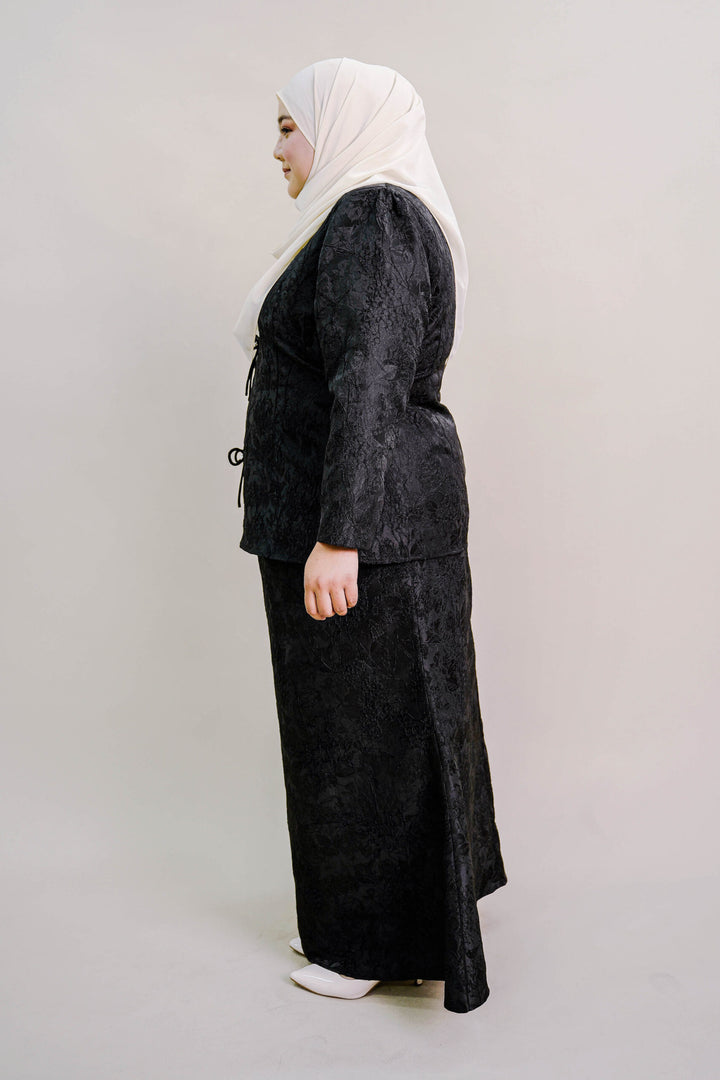 Kioshi Plus Size Ribbon Kurung in Black