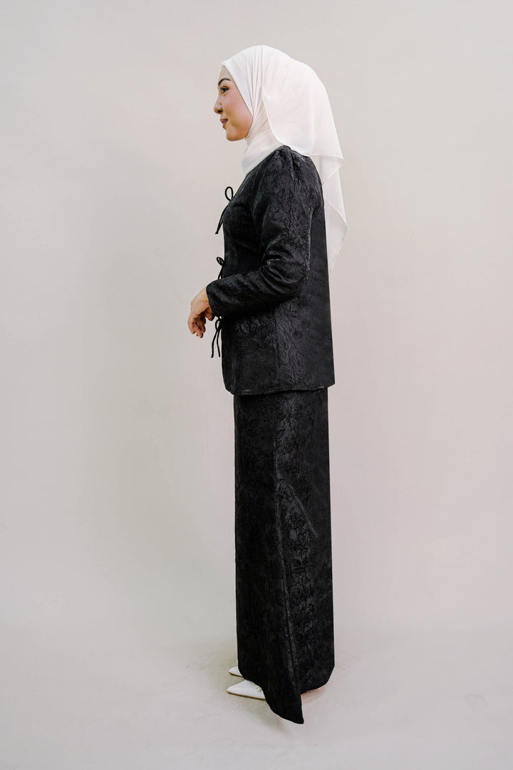Kioshi Ribbon Kurung in Black