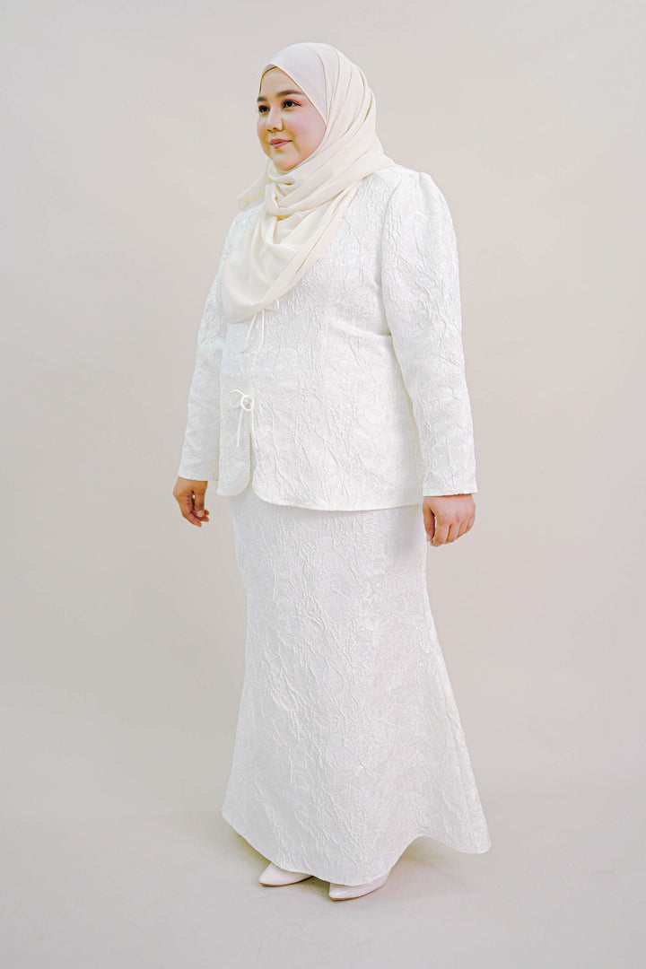 Kioshi Plus Size Ribbon Kurung in White