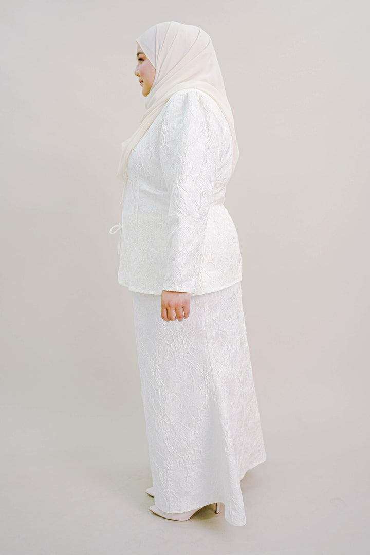 Kioshi Plus Size Ribbon Kurung in White