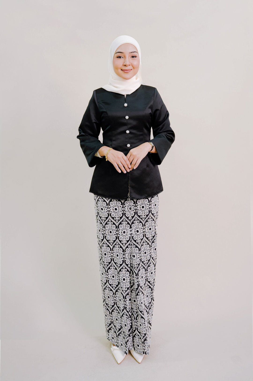 Eloni Kurung in Black