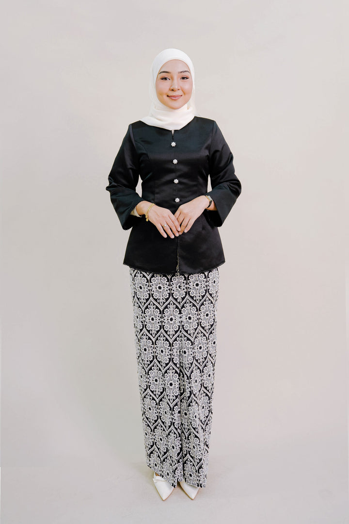 Eloni Kurung in Black