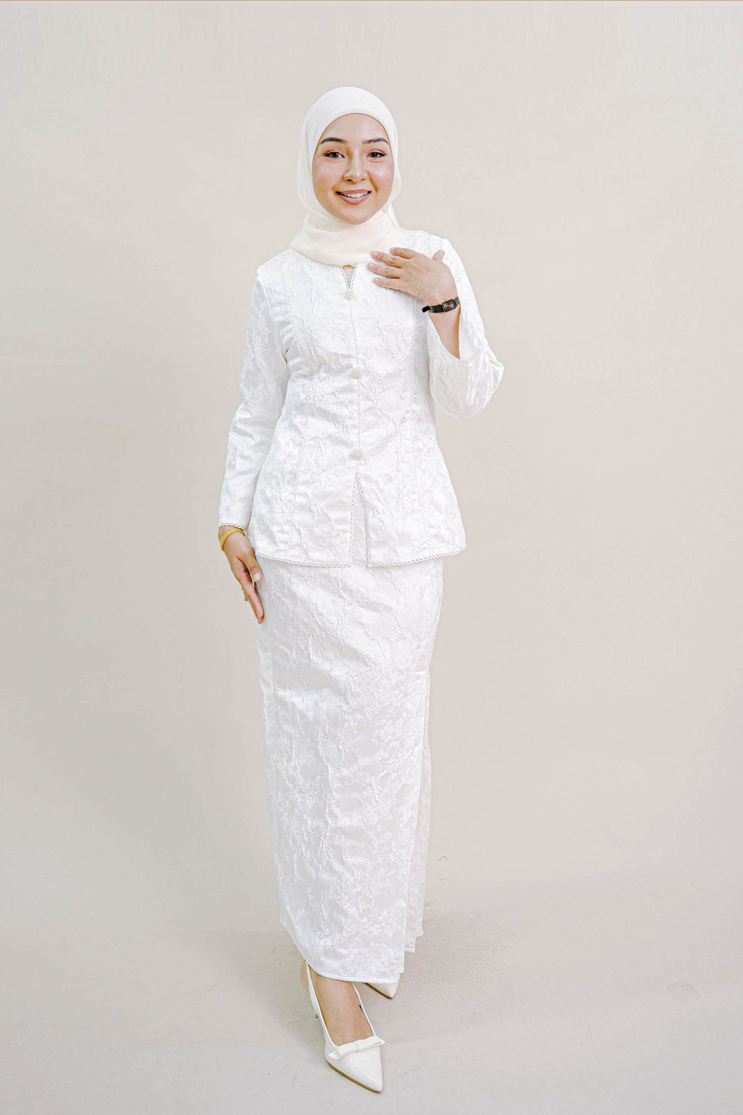 Clarisa Kurung in Off White