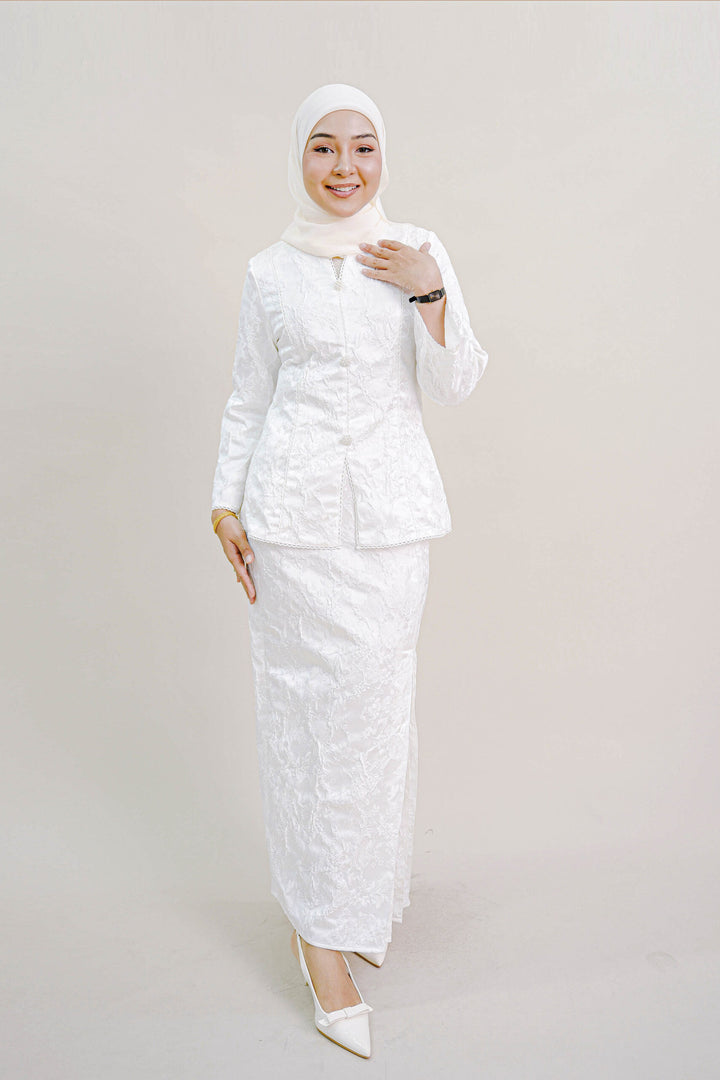 Clarisa Kurung in Off White