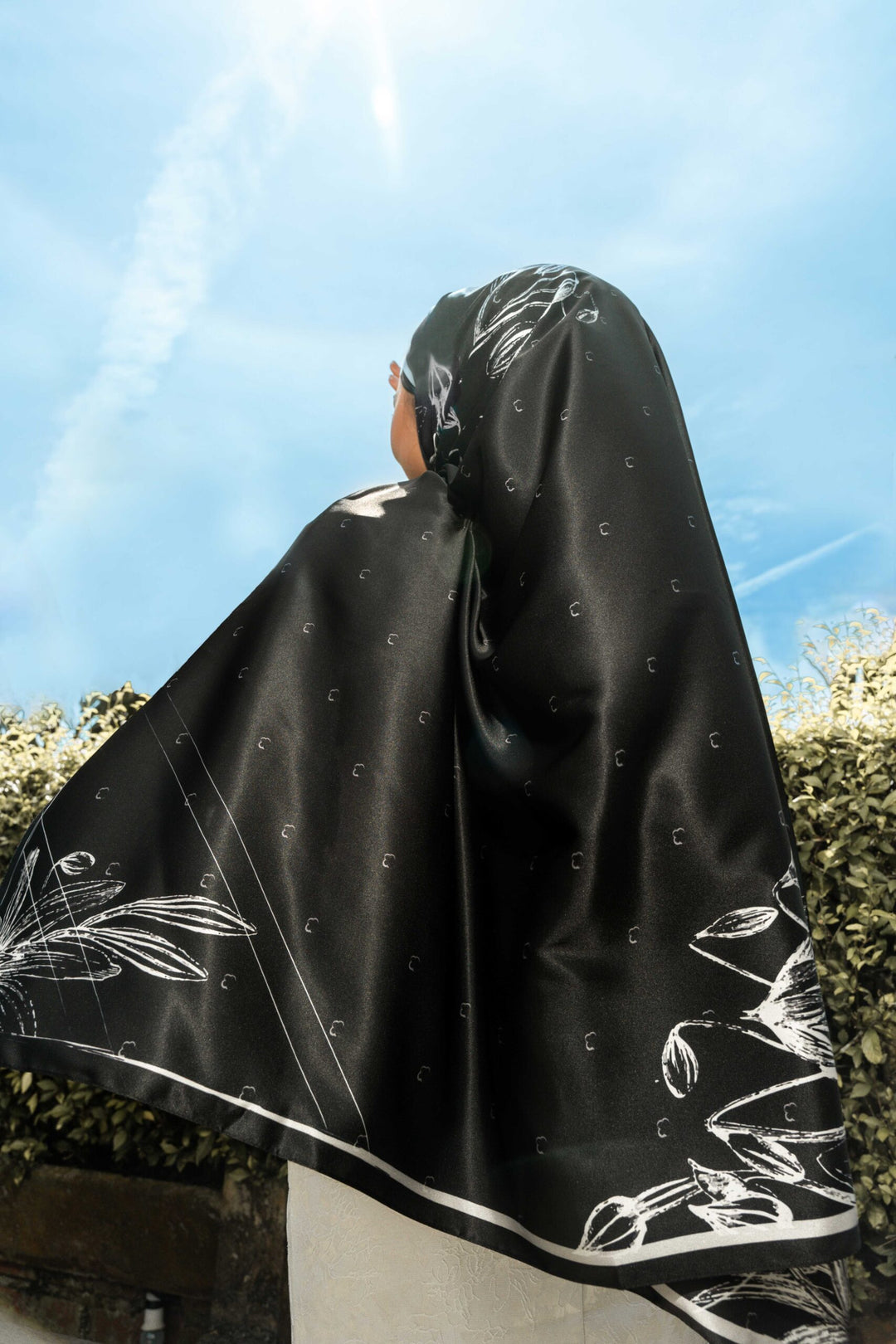 Hana Satin Printed Square Black