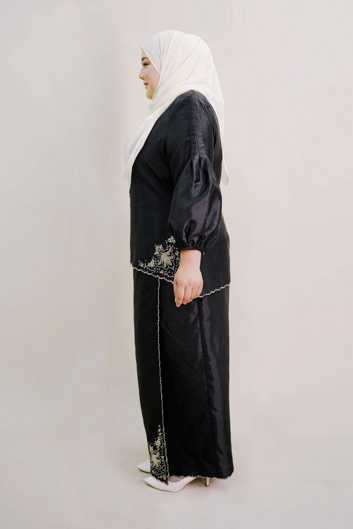 Evelyn Plus Size Kurung with Embroidery in Black
