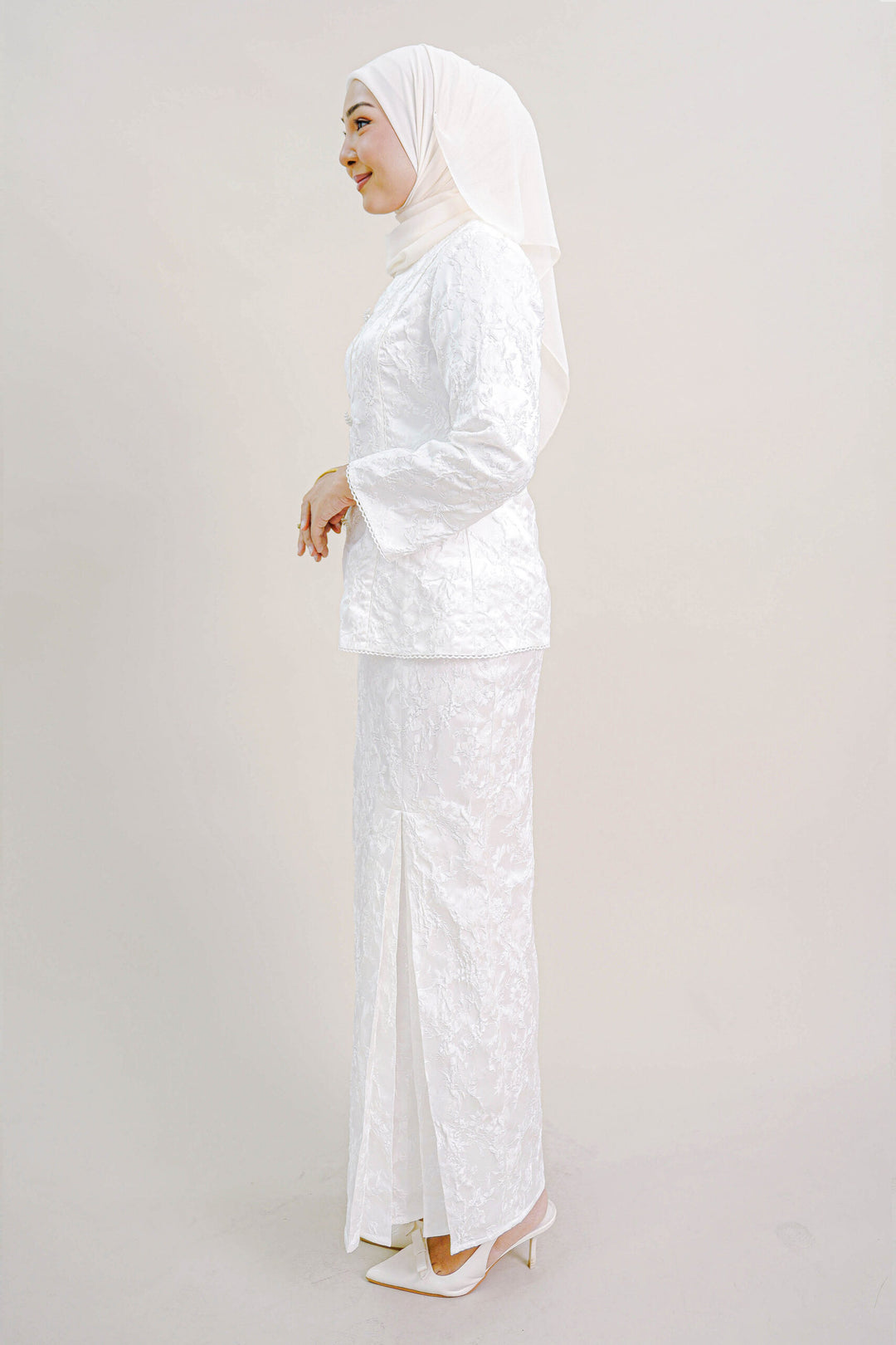 Clarisa Kurung in Off White