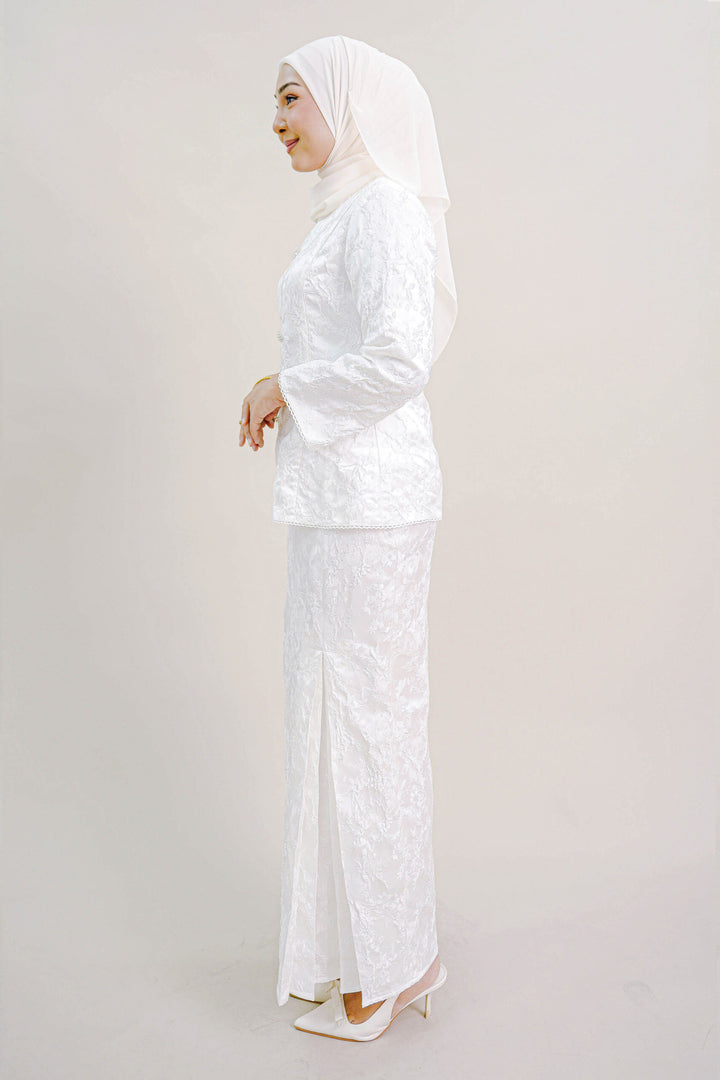 Clarisa Kurung in Off White