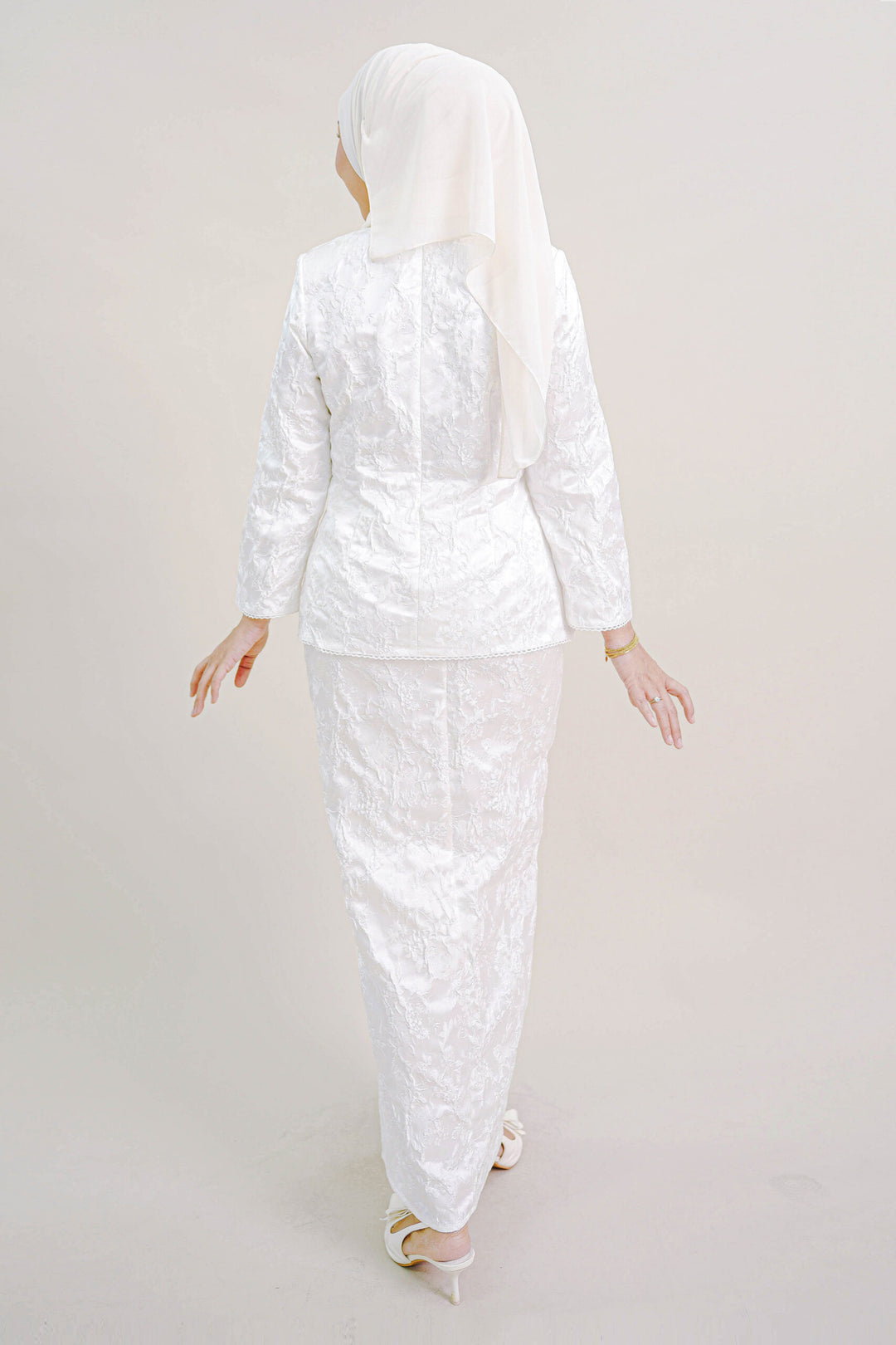Clarisa Kurung in Off White