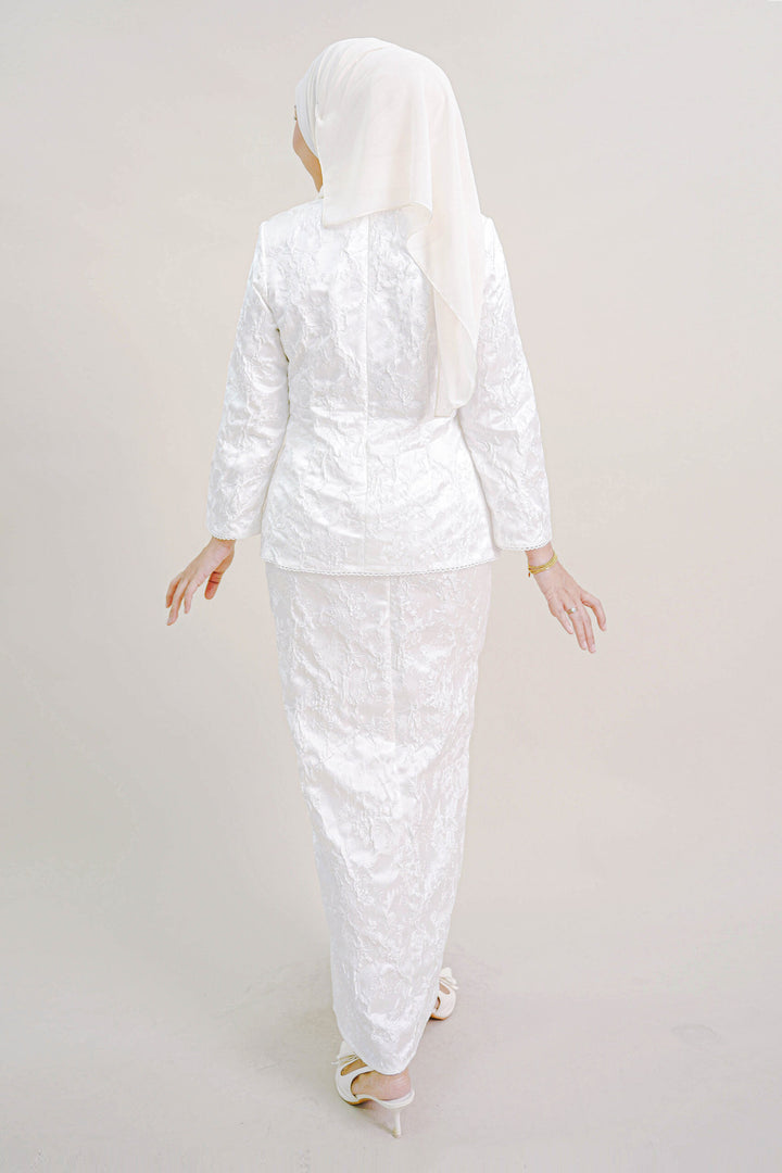 Clarisa Kurung in Off White