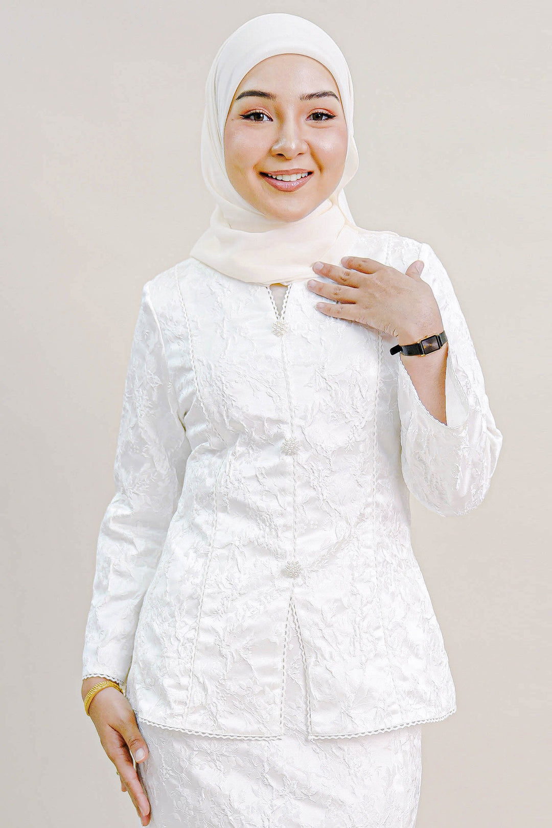 Clarisa Kurung in Off White