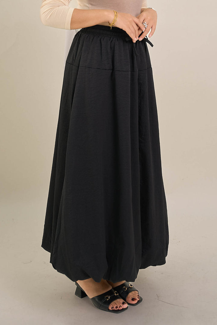 Zyla Balloon Skirt Black