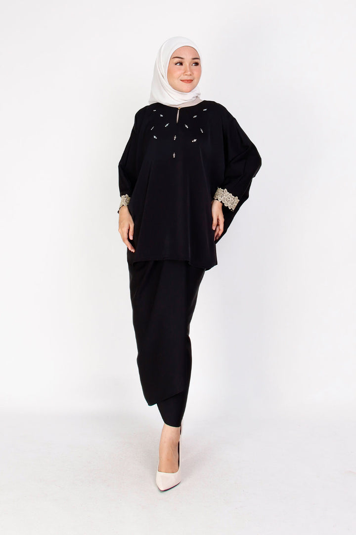 Dewi Plain Batwing Blouse Black