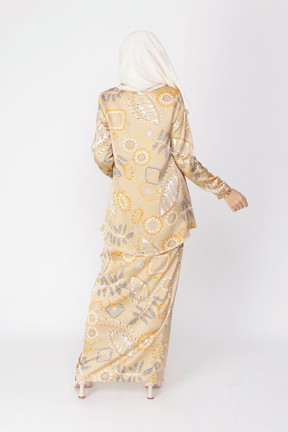 Kaseh Kebaya Kurung Gold