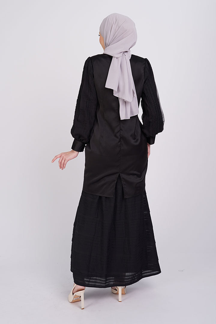 Teratai Kurung Black