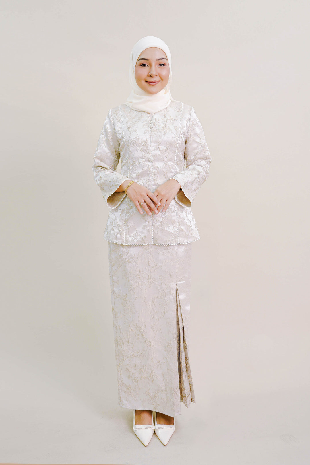 Clarisa Kurung in Champagne
