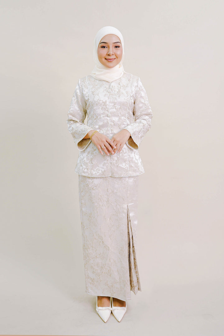 Clarisa Kurung in Champagne