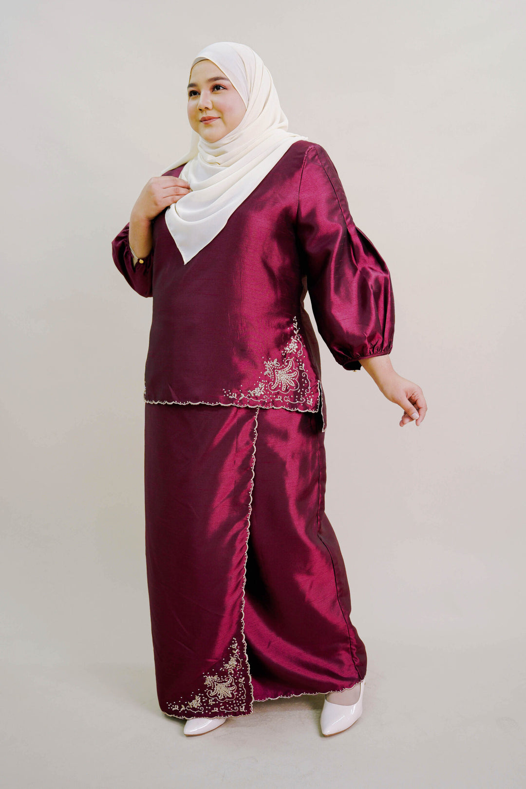 Evelyn Plus Size Kurung with Embroidery in Burgundy