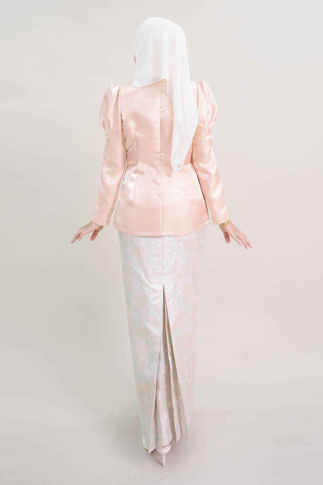 Zeeya Kurung in Peach Pink