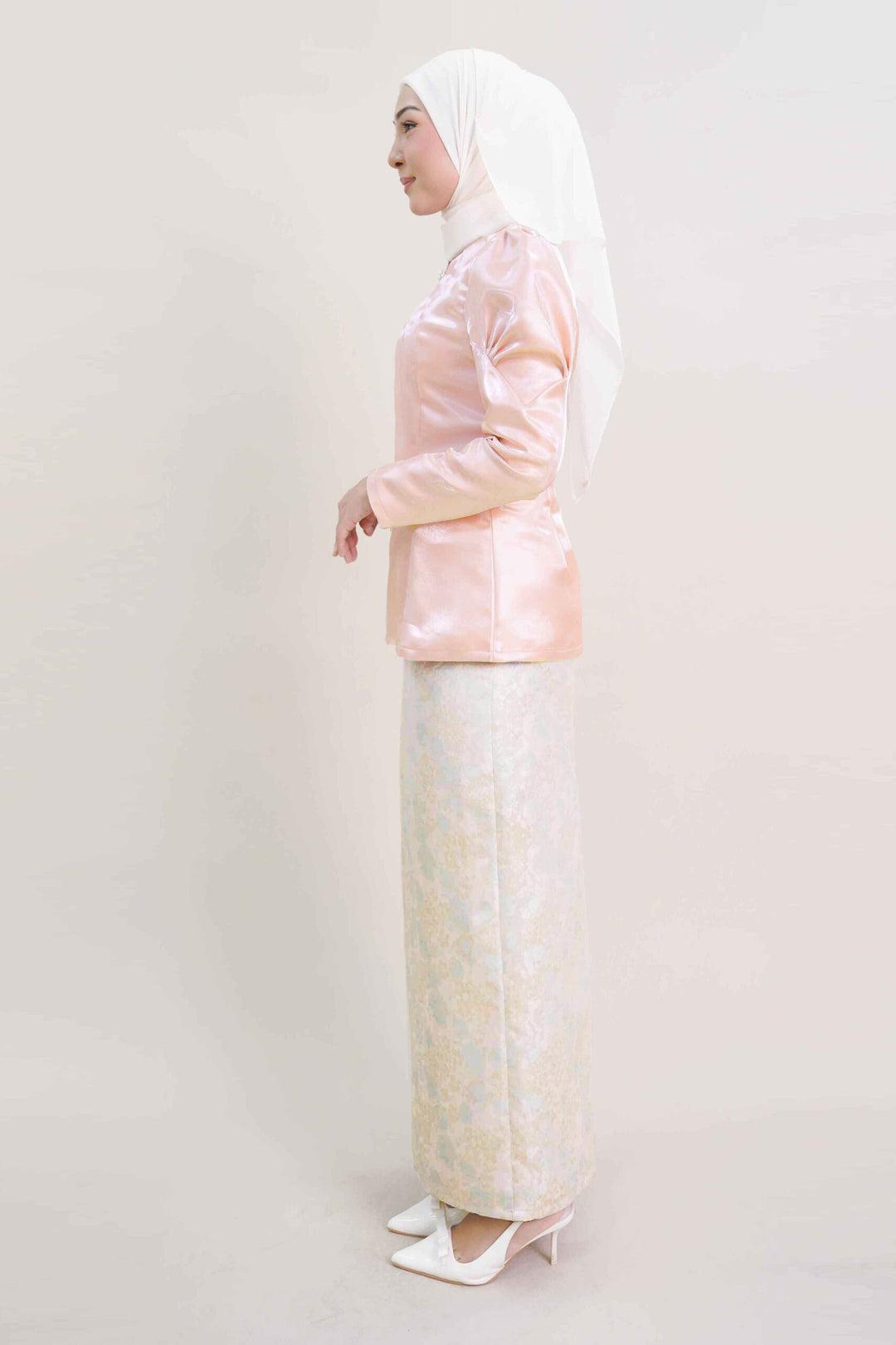 Zeeya Kurung in Peach Pink
