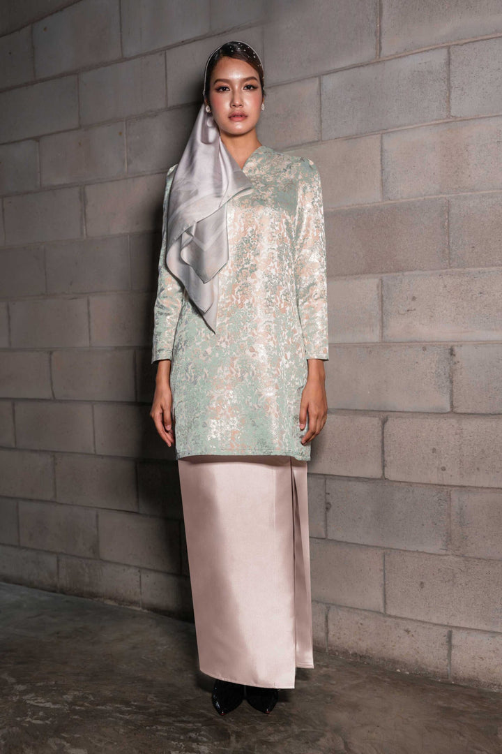 Aylin Kurung in Peach Pink