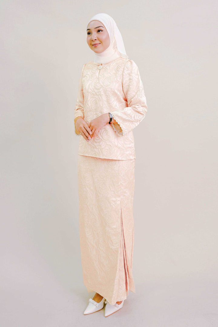 Felline Kurung in Pink