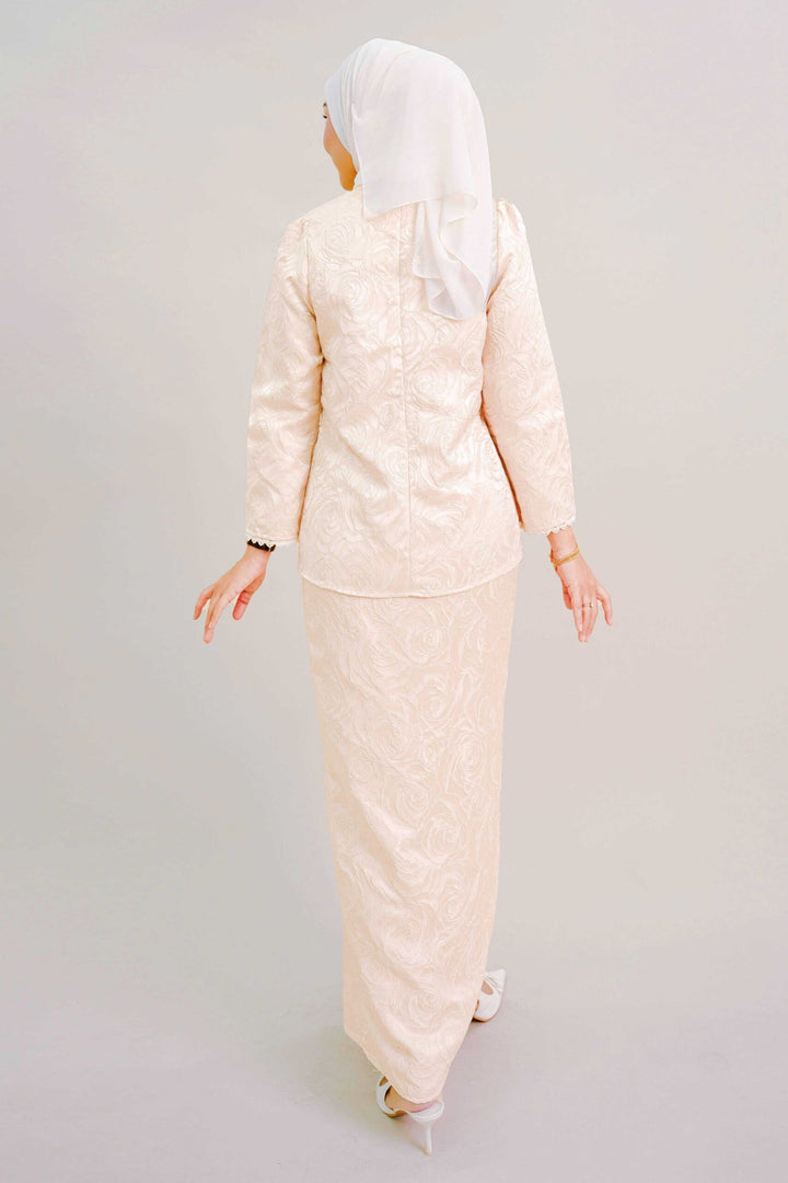 Felline Kurung in Pink