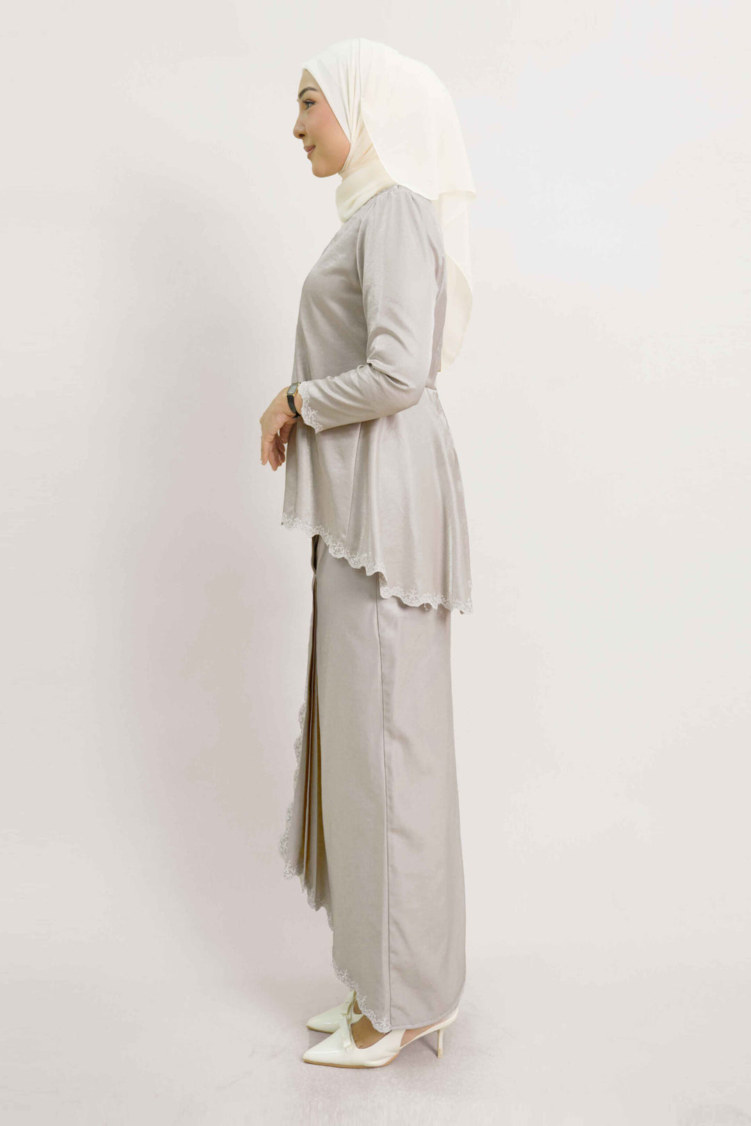 Della Kurung in Silver