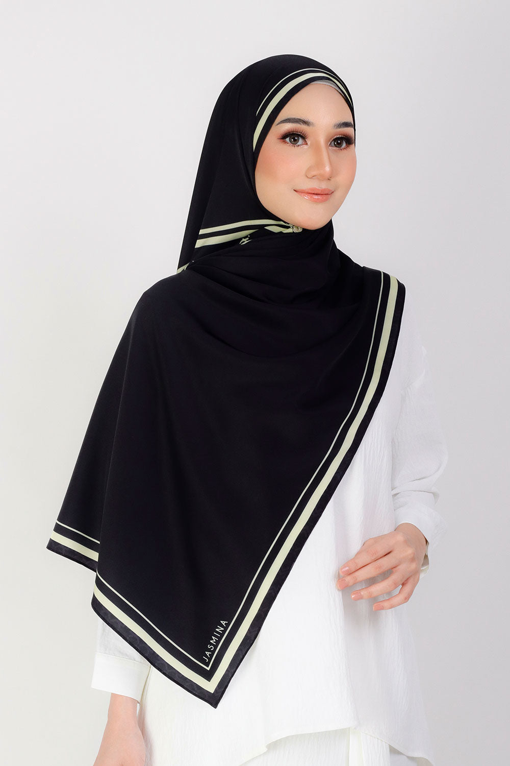 Zahra Printed Shawl Black