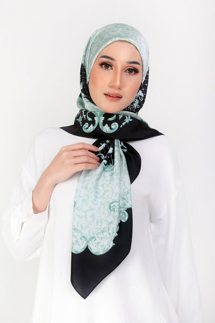 Clara Printed Square Black Green