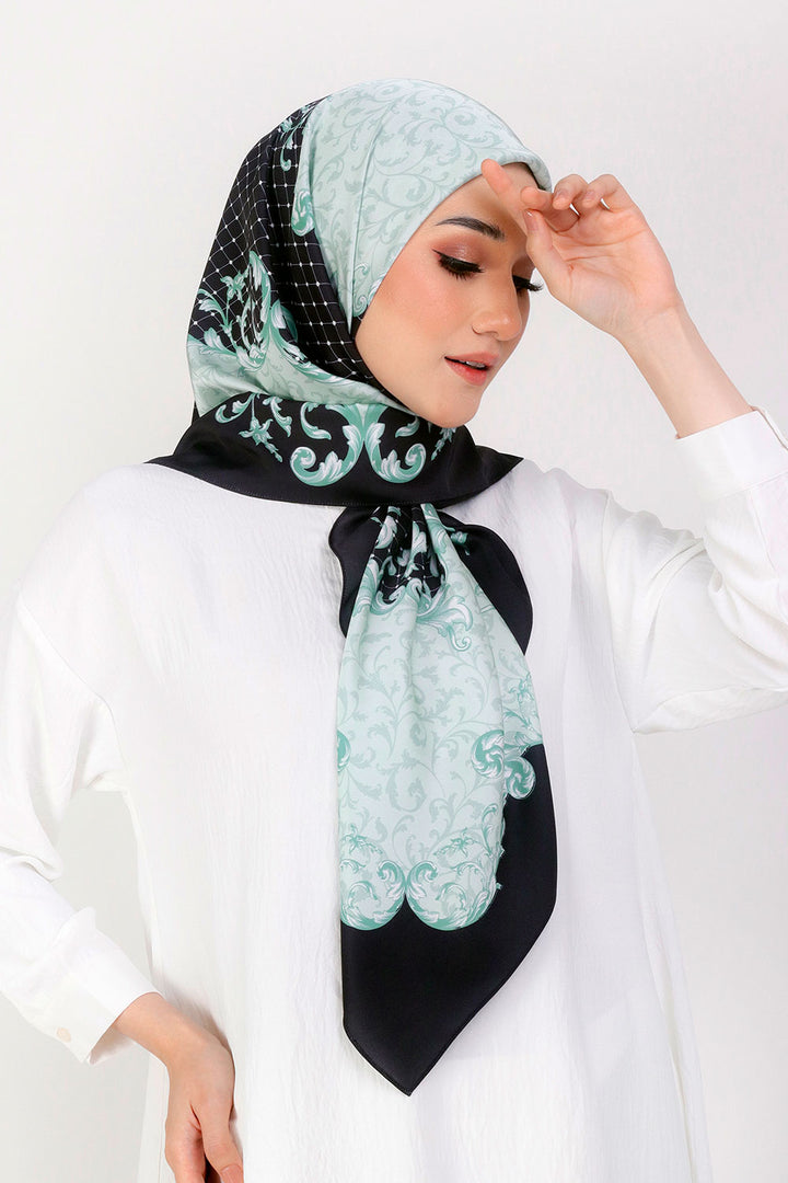 Clara Printed Square Black Green