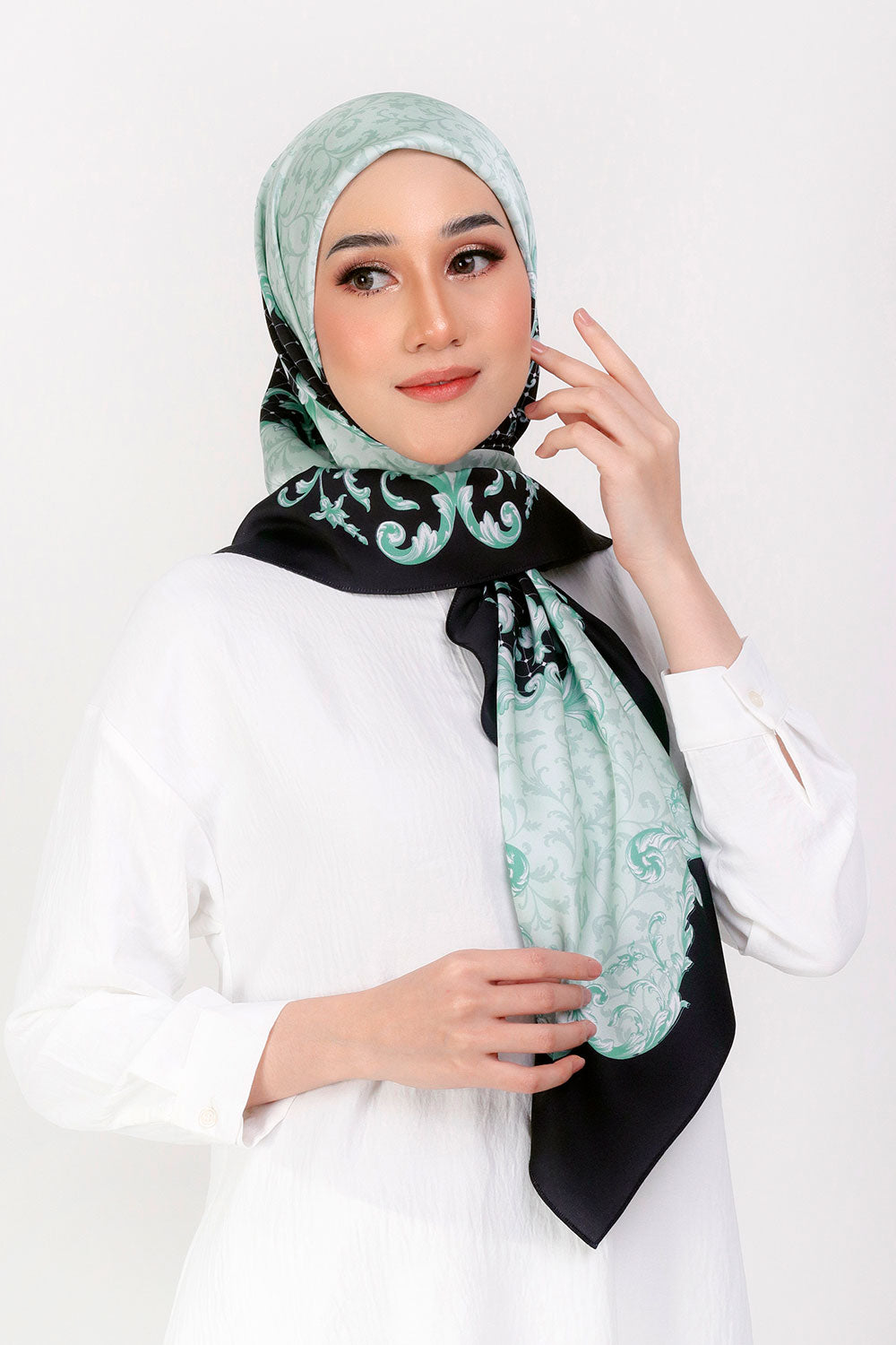 Clara Printed Square Black Green
