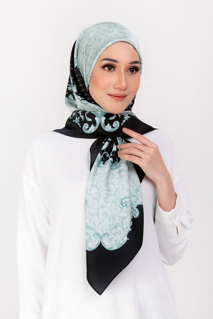 Clara Printed Square Black Green