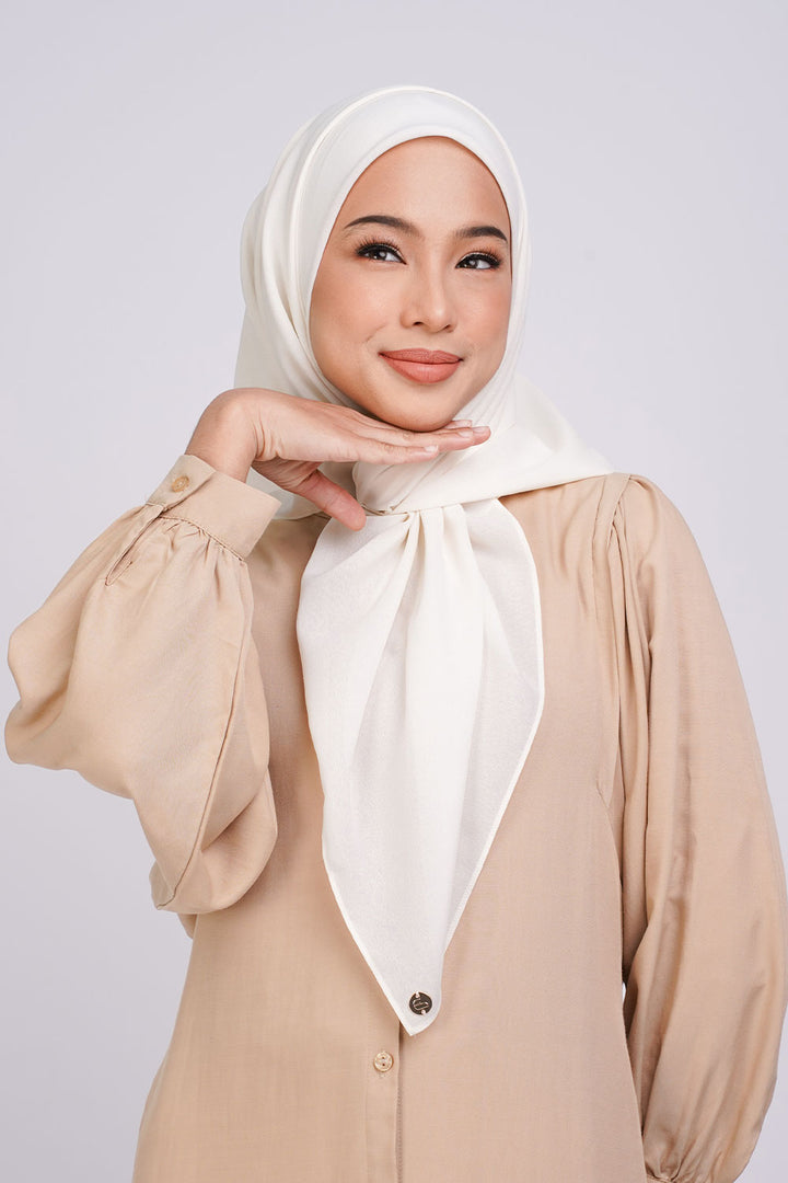 Nur Basic Chiffon Square Off White