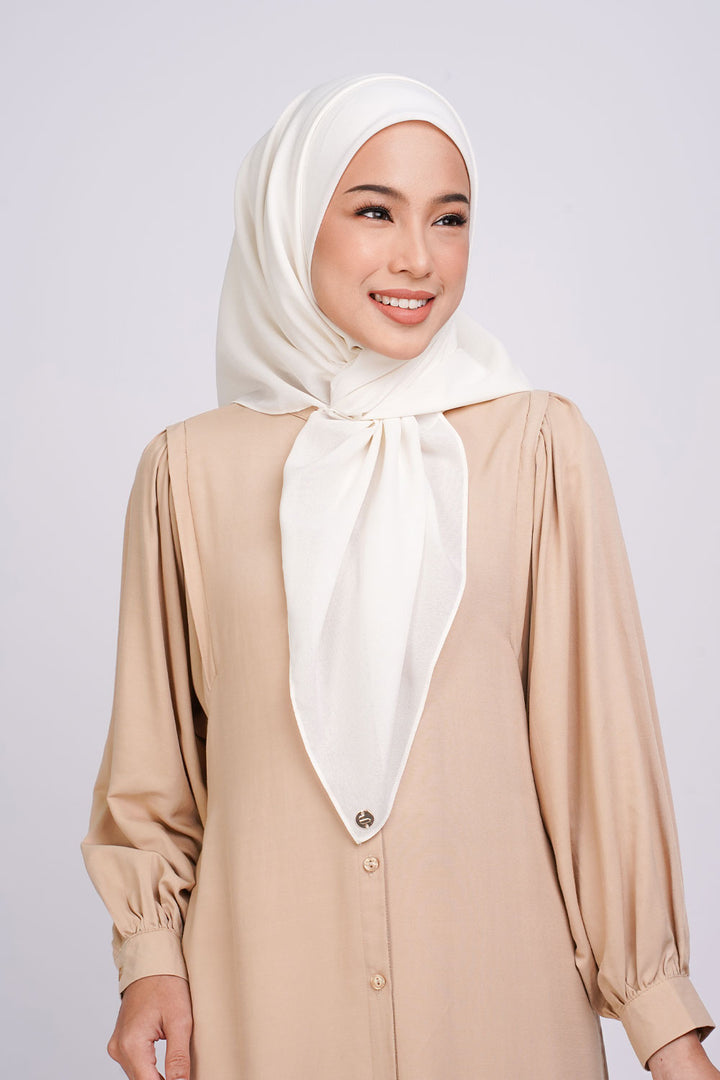 Nur Basic Chiffon Square Off White