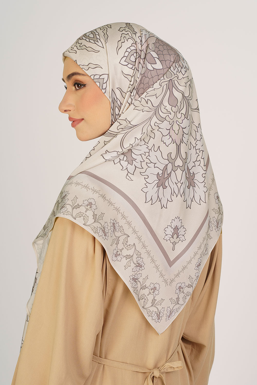 Hyra Satin Printed Square Beige